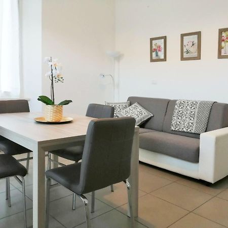 Appartamento Aida - Near The Center With Private Parking E Ac Como Bagian luar foto