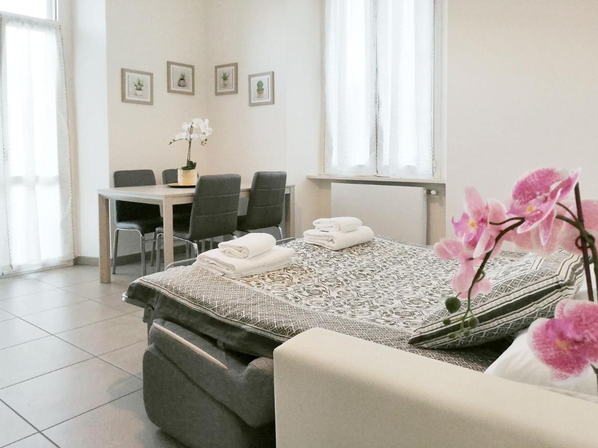Appartamento Aida - Near The Center With Private Parking E Ac Como Bagian luar foto