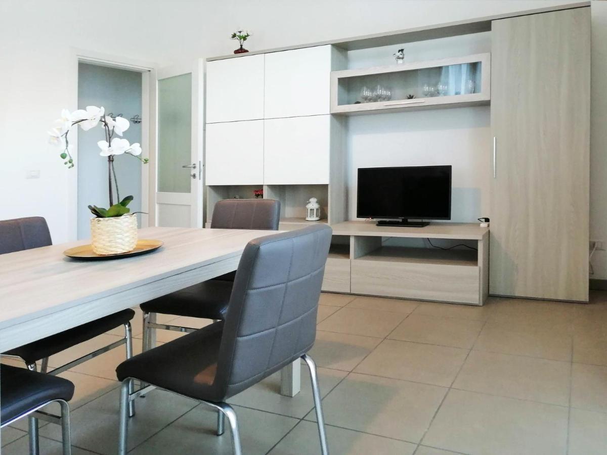 Appartamento Aida - Near The Center With Private Parking E Ac Como Bagian luar foto